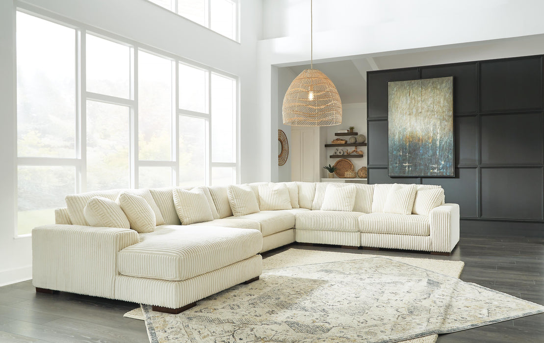 Lindyn Sectional with Chaise - Clarks Hardware - Iowa