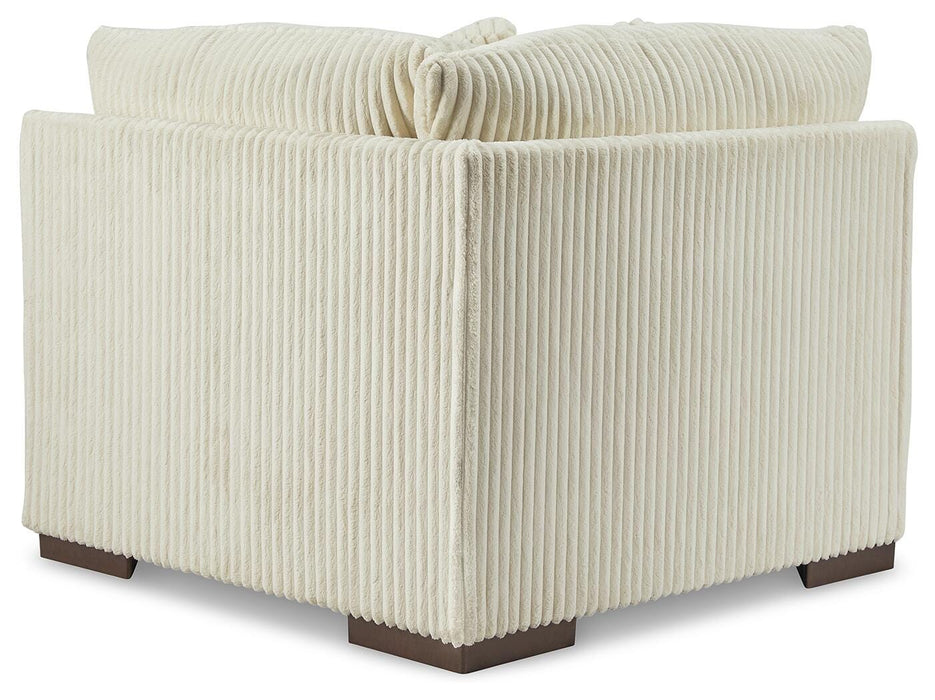 Lindyn Sectional with Chaise - Clarks Hardware - Iowa