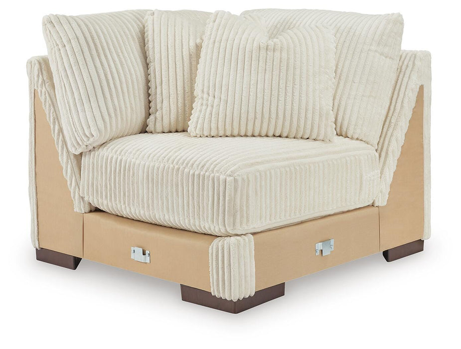 Lindyn Sectional with Chaise - Clarks Hardware - Iowa