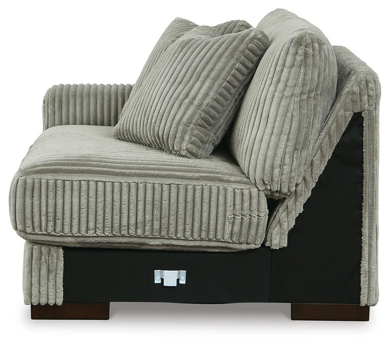 Lindyn Sectional with Chaise - Clarks Hardware - Iowa