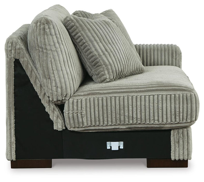 Lindyn Sectional with Chaise - Clarks Hardware - Iowa