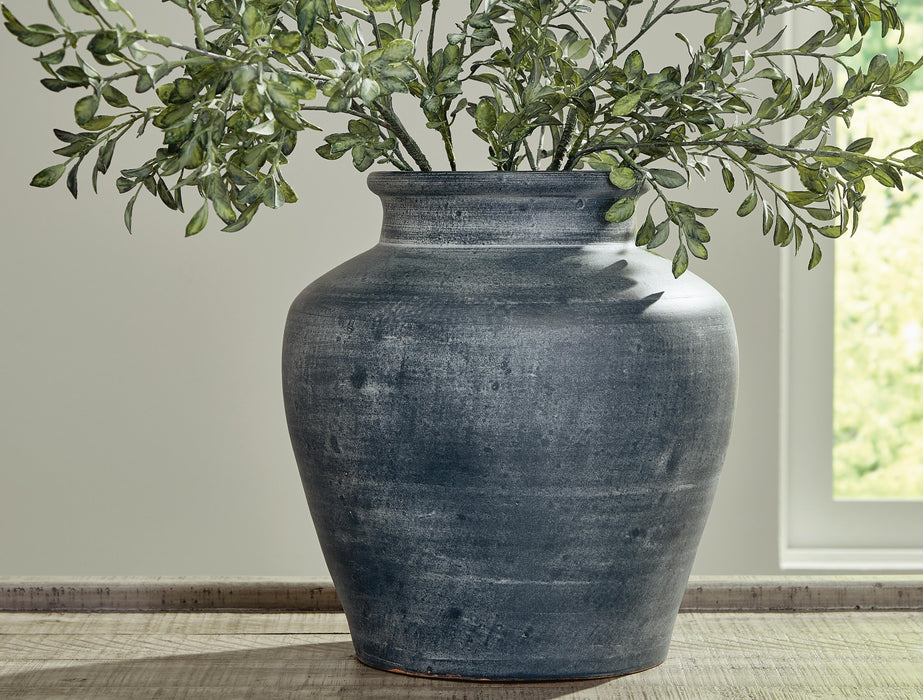 Meadie Vase - Clarks Hardware - Iowa