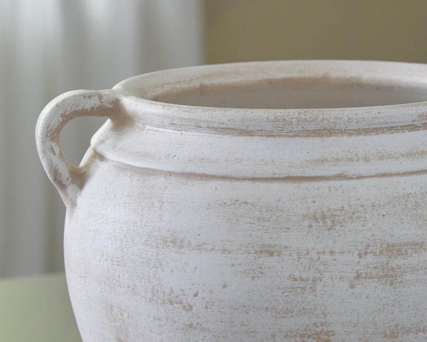 Meadie Vase - Clarks Hardware - Iowa