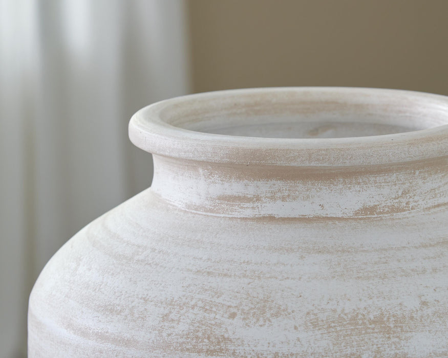 Meadie Vase - Clarks Hardware - Iowa
