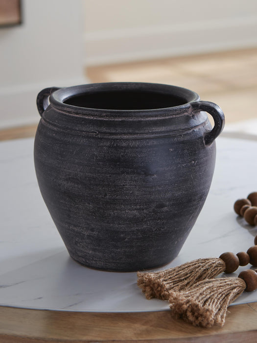 Meadie Vase - Clarks Hardware - Iowa