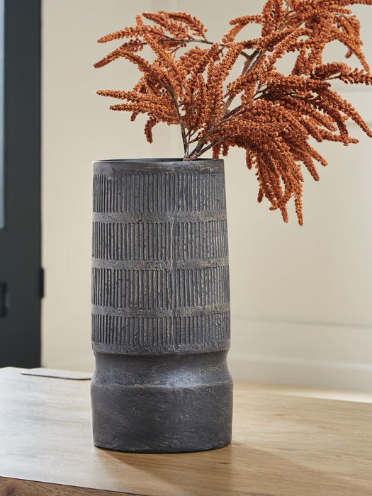 Beninworth Vase - Clarks Hardware - Iowa