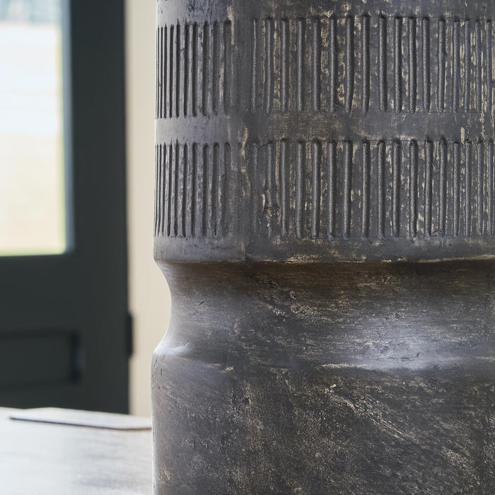 Beninworth Vase - Clarks Hardware - Iowa
