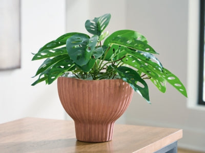 Orban Vase - Clarks Hardware - Iowa