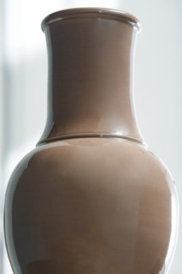 Tillmer Vase - Clarks Hardware - Iowa