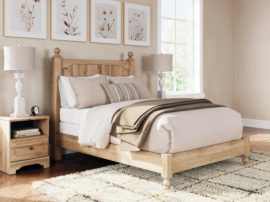 Galletyn Panel Bed